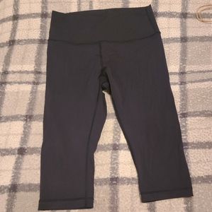 Lululemon Navy Blue Wunder Under crops (luon)